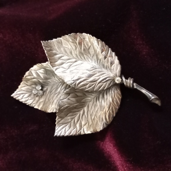 Jewelry - Vintage silver tone 3 Leaf Brooch with 4 Rhinestones